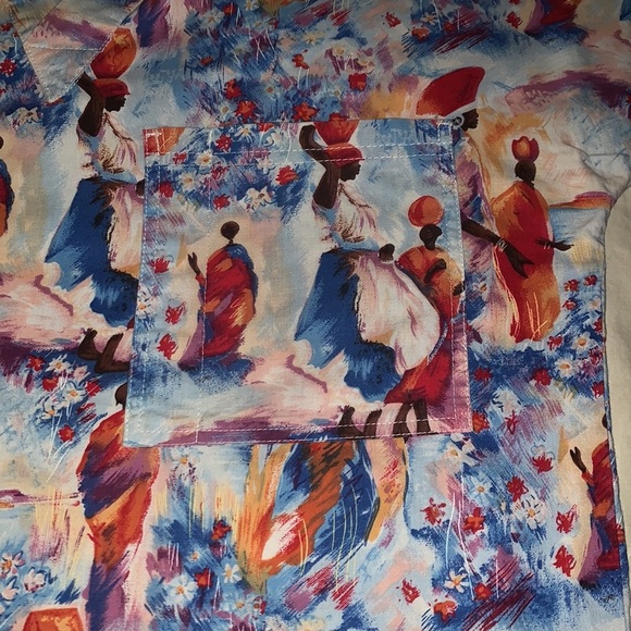 Gent Loved SCRUBS Top Beautiful Print - Picture 6 of 8